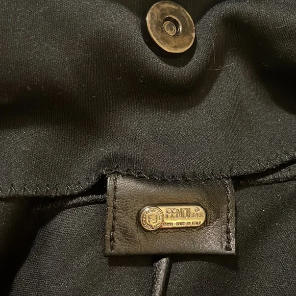 💐FENDI BLACK SATCHEL WITH LEATHER HANDLES AND LEASH POUCH - Picture 5 of 11